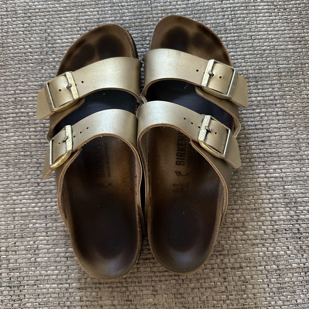 Birkenstock Arizona sandals, brown suede (size 42 / 
10-10.5)